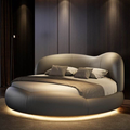Elegantes rundes Lederbett mit Beleuchtung