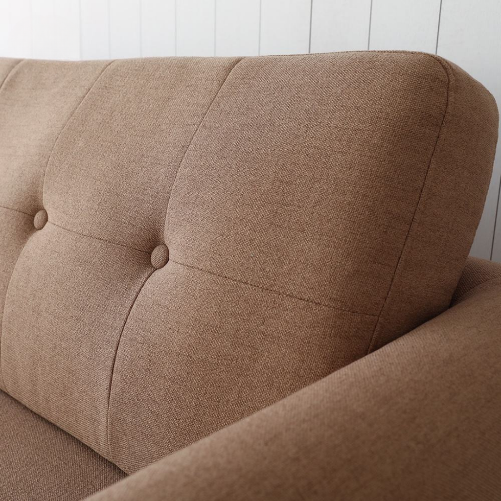 Skandinavisches Polstersofa in warmem Braun