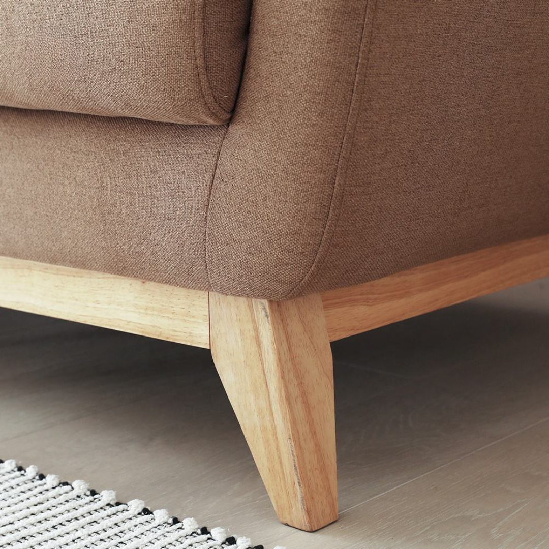 Skandinavisches Polstersofa in warmem Braun