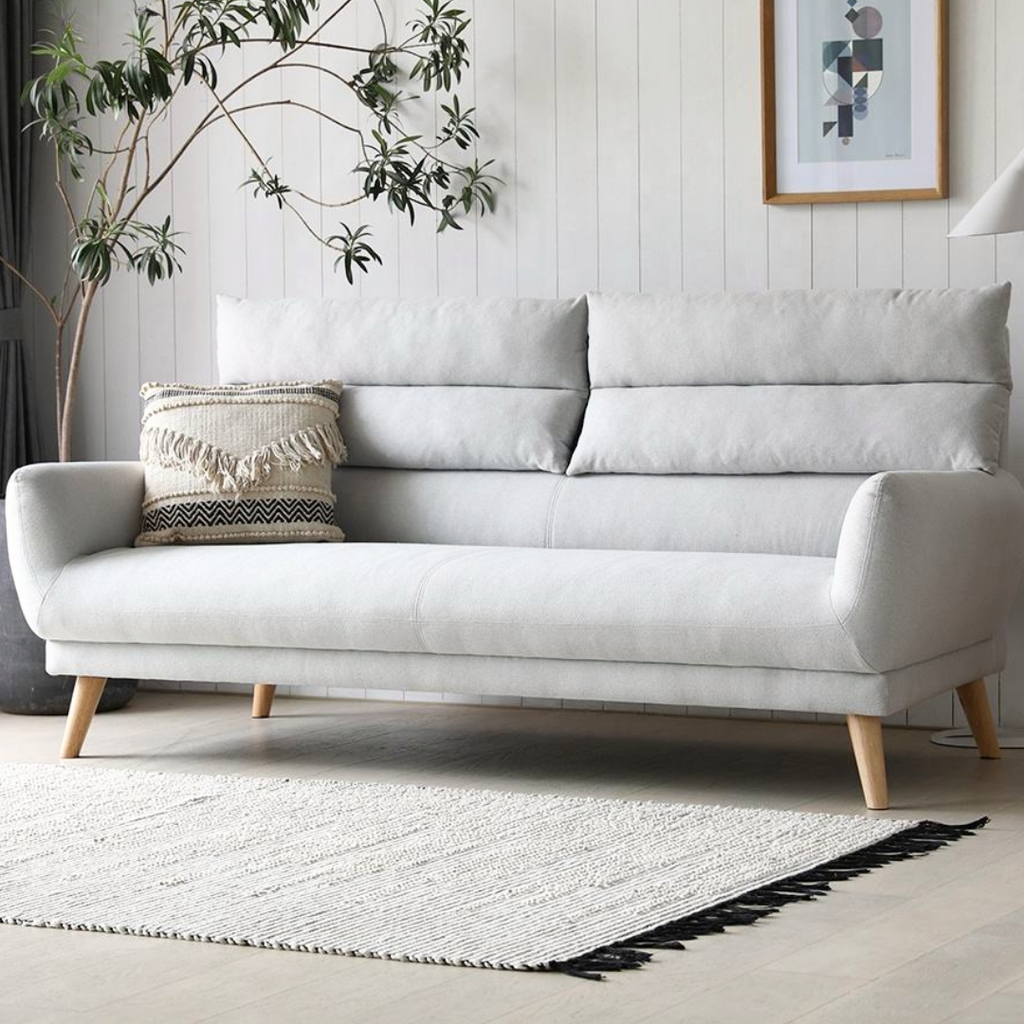 Skandinavisches Design-Sofa mit hoher Rückenlehne