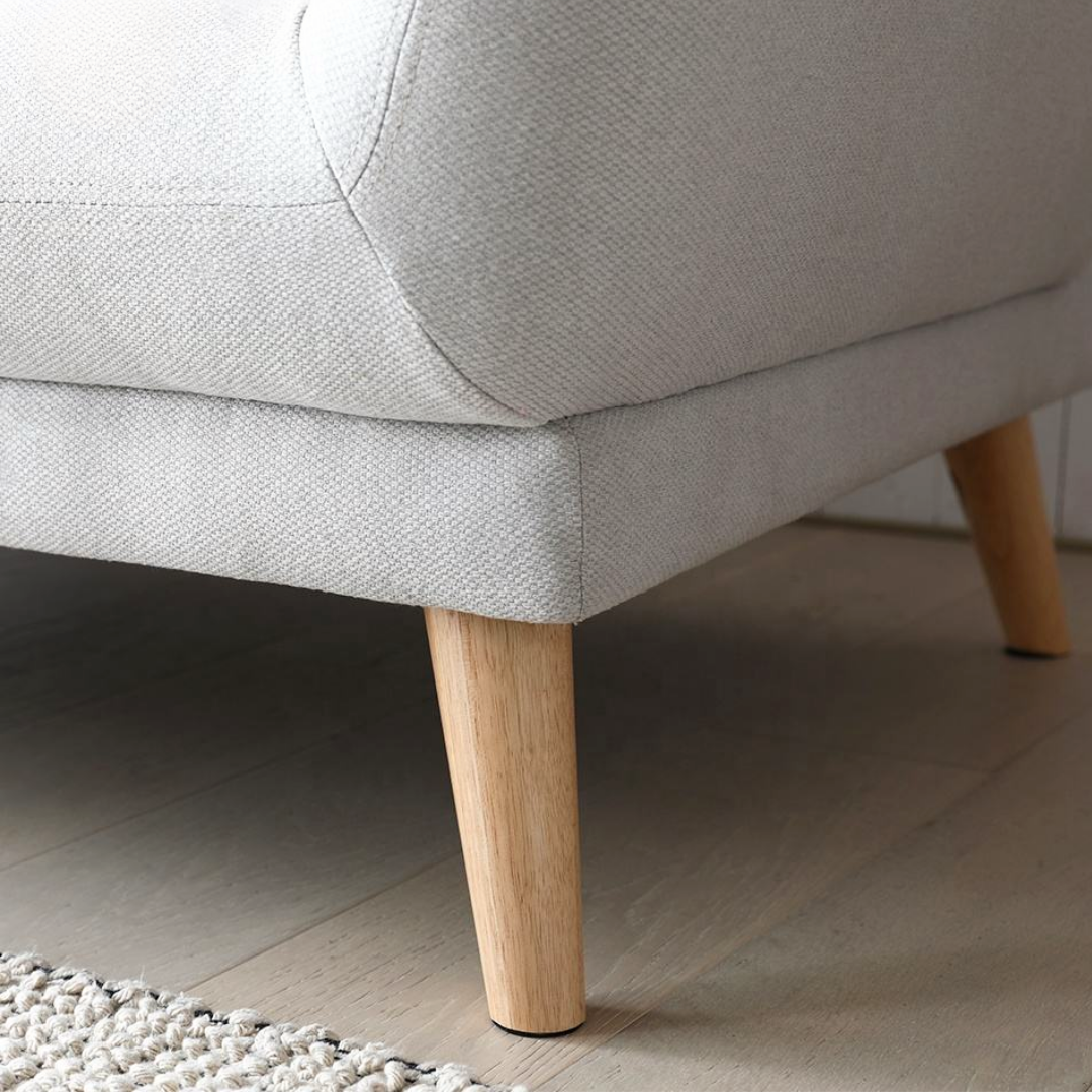 Skandinavisches Design-Sofa mit hoher Rückenlehne